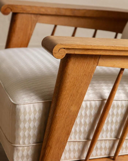 Orion Point Lounge Chair — interior view 09