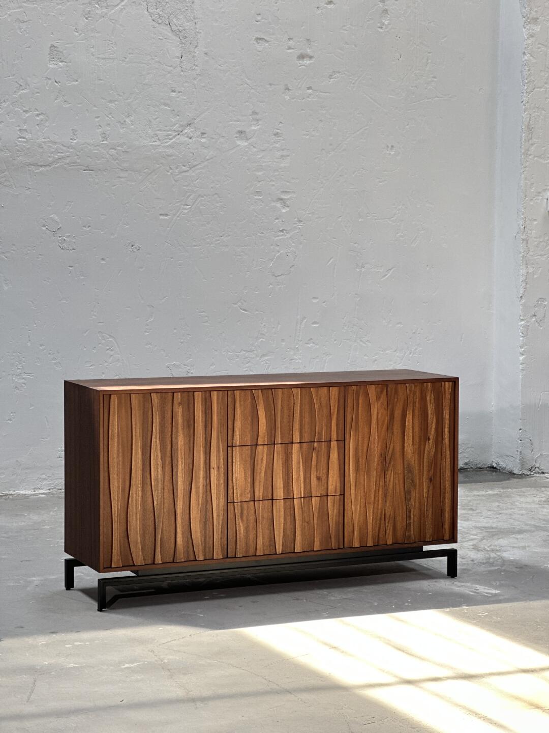 One silhouette. Your dimensions, comfort and finish.