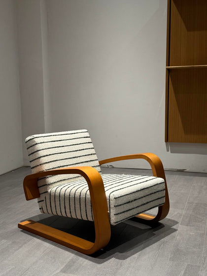 Elm Lake Sofa — interior view 06