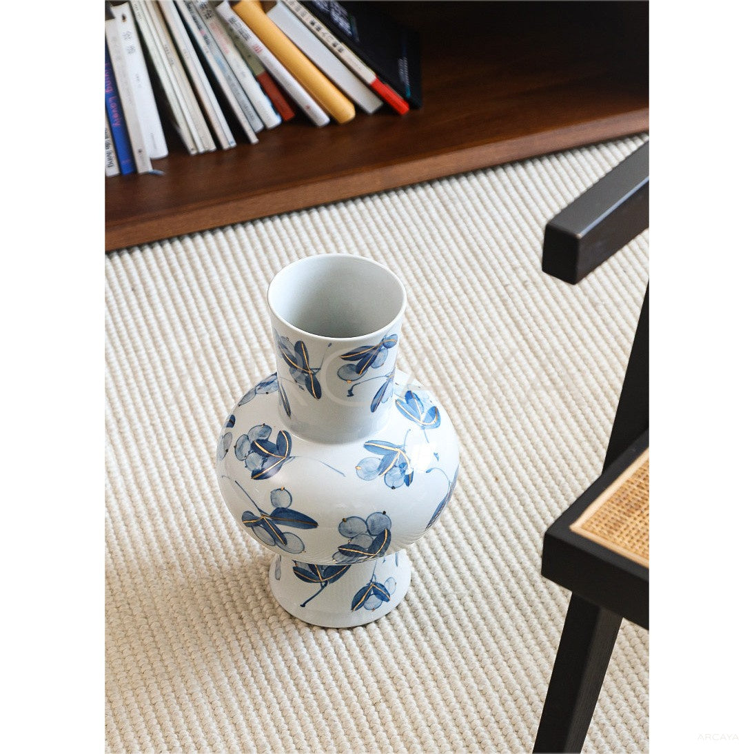 Chinese Blue White Wide Mouth Entryway Vase in detail
