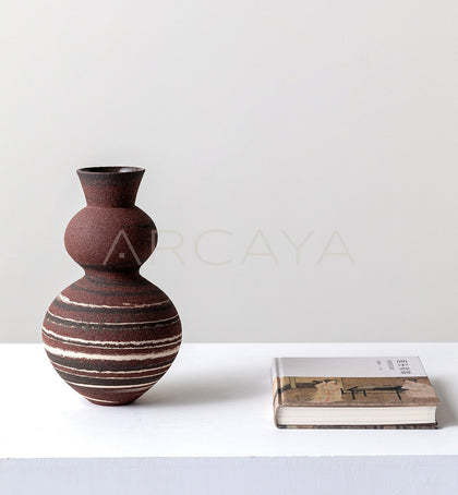 Dadan Wabi Sabi Twisted Pattern Vase - scene