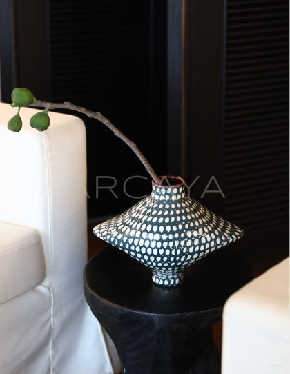 Dadan Geometric Diamond Ceramic Vase - scene