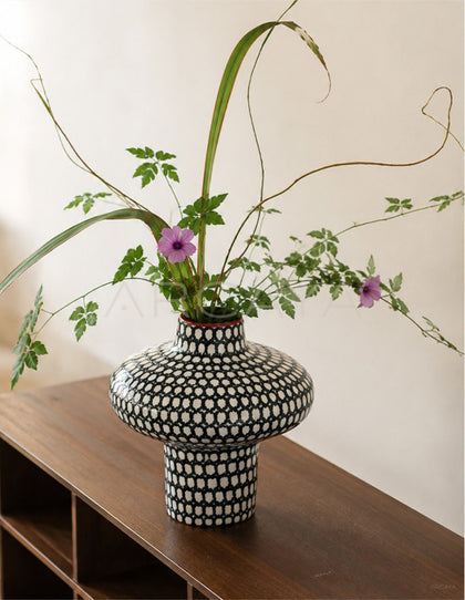Dadan Plaid Ceramic Vase Dining - scene
