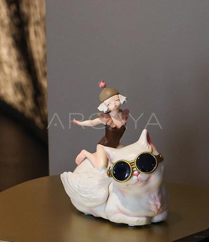 Cat Boss Artist Figurine - scene