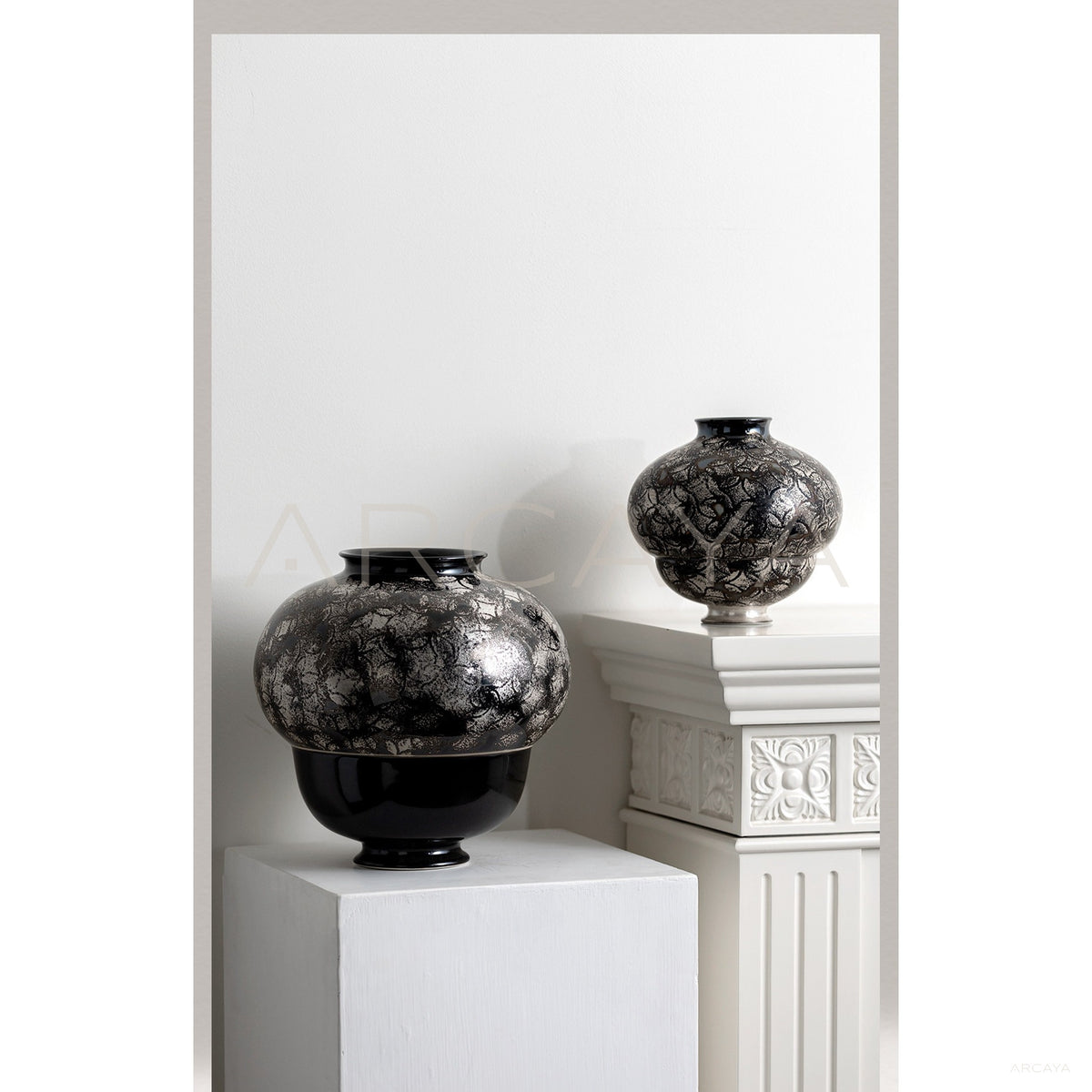 Black Gold Scale Pattern Sphere Vase in detail