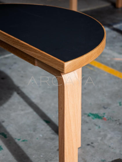 Poetic Round Dining Table - detail
