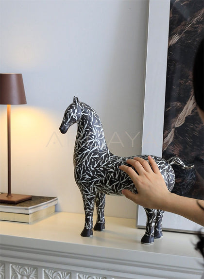 Bestwest Horse Ornament Desktop - scene