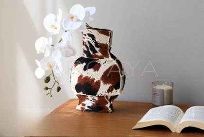 Horsehair Hide Ceramic Vase - scene