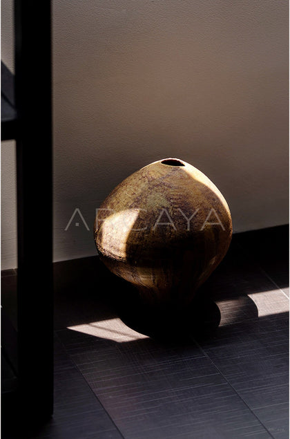Dadan Hand Pinched Irregular Stoneware Vase - scene