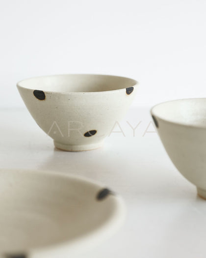 Amu Collab White Glaze Ink Dot Bowl Plate - scene