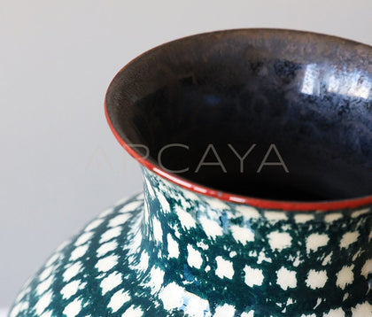Dadan Jingdezhen Artist Handmade Vase - scene
