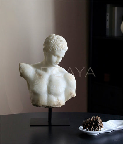 Venus Sculpture Ornament - scene