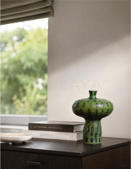 Dadan Hand Painted Ceramic Vase Bedroom - scene