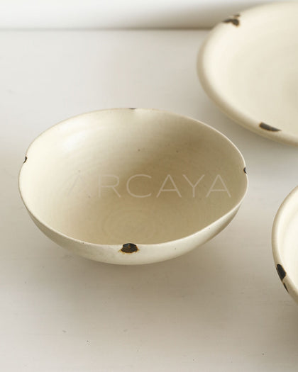 Amu Collab Ink Dot Ceramic Plate - scene