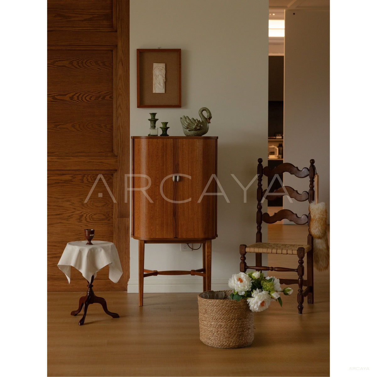 Heart Fluttering Cabinet in detail
