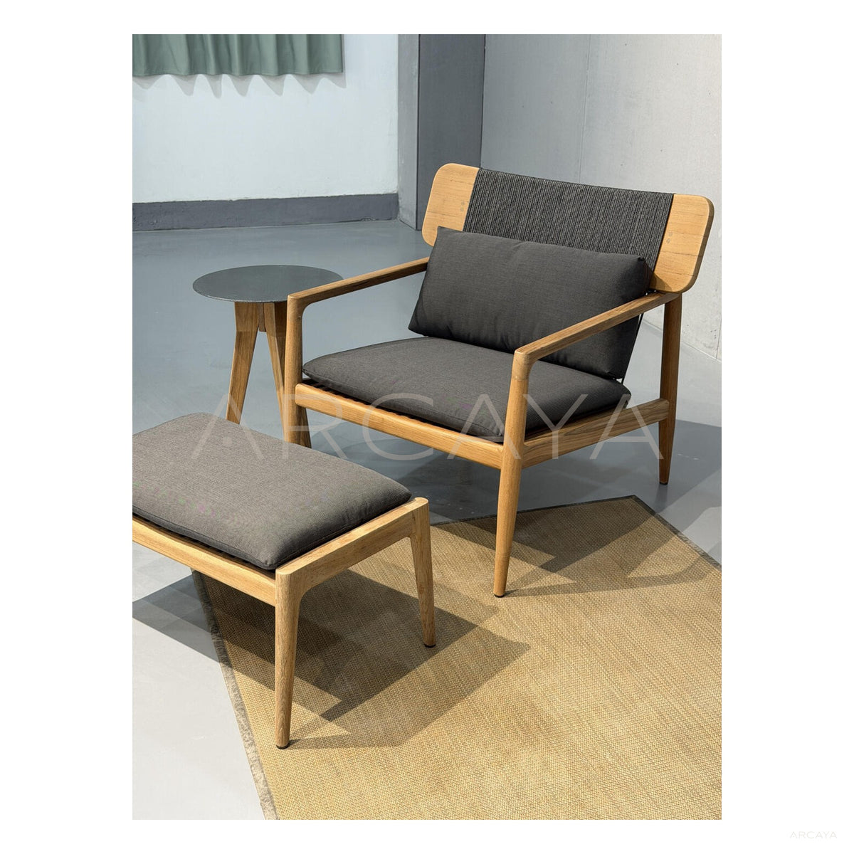 Archi Outdoor Lounge Chair in detail