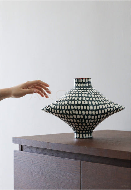 Dadan Jingdezhen Designer Art Vessel - scene