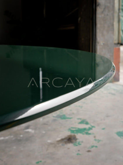 Solid Color Lacquered Round Dining Table - detail