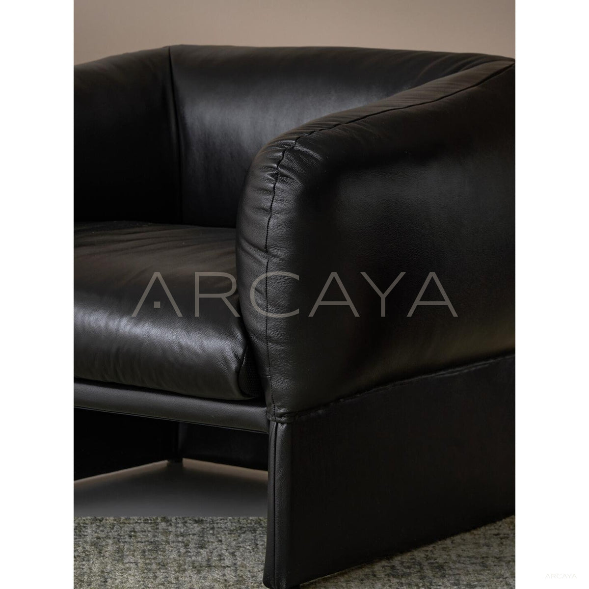 Tulip Black Lounge Chair in detail