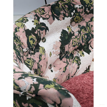 Jeaek Woolf Rose Chair 2 - scene