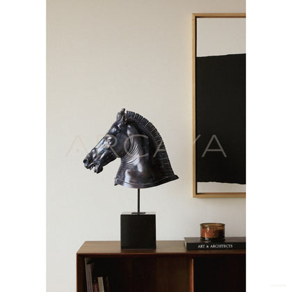 Vintage Horse Ornament Hotel - scene