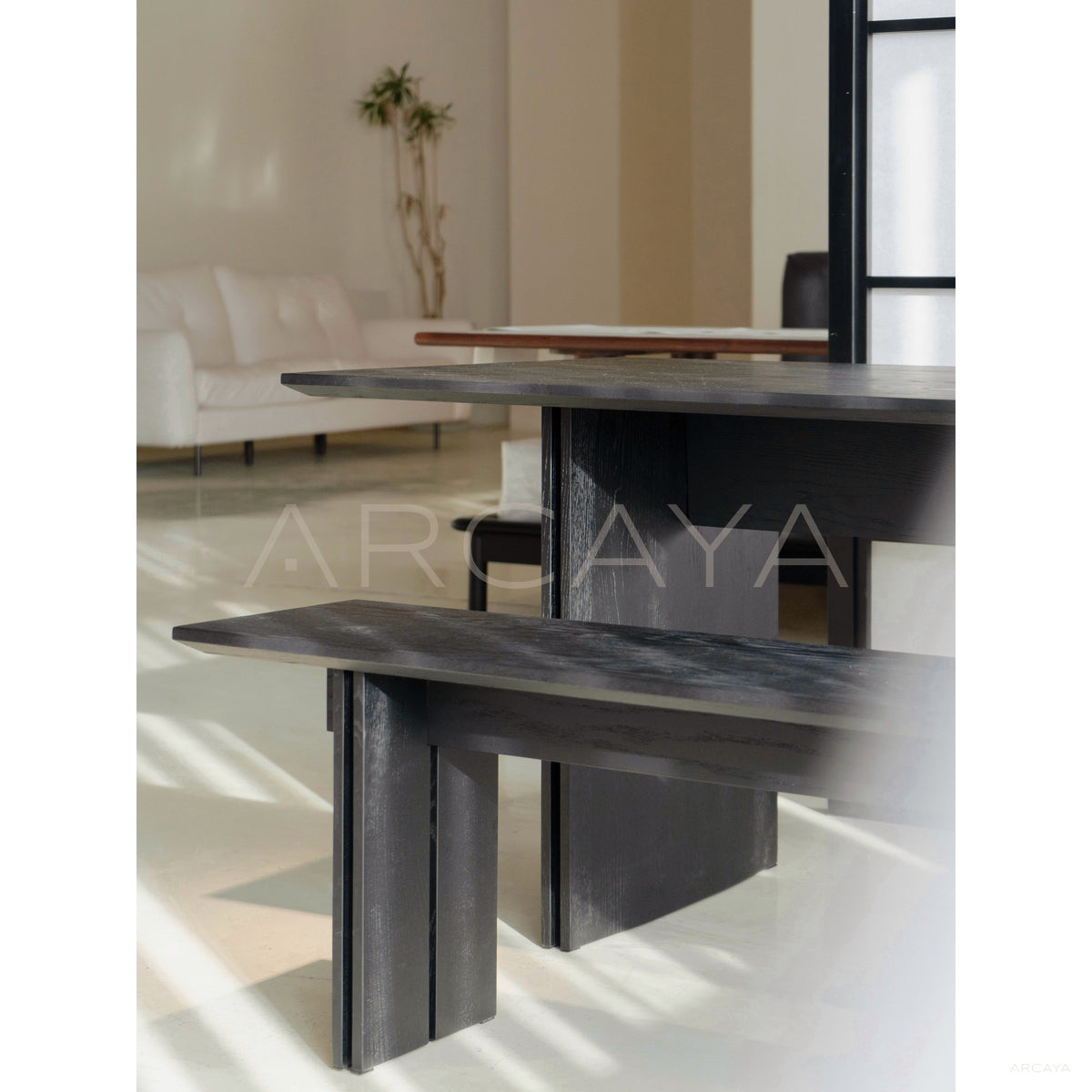 Dio Guili Dining Table in detail