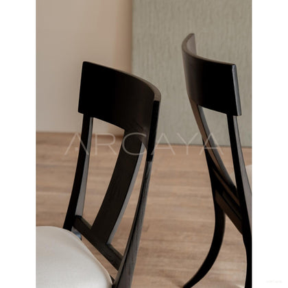 Hera Curved Chair - scene