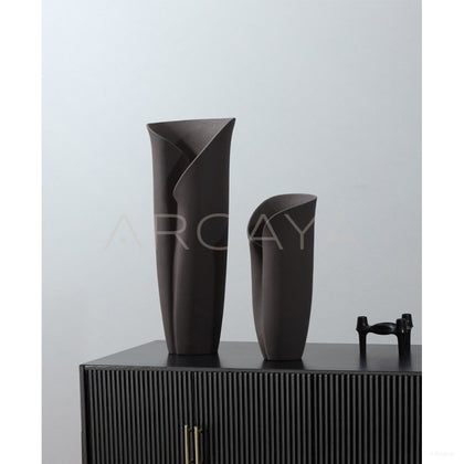 Black Jingdezhen Wide Mouth Ceramic Vase - scene