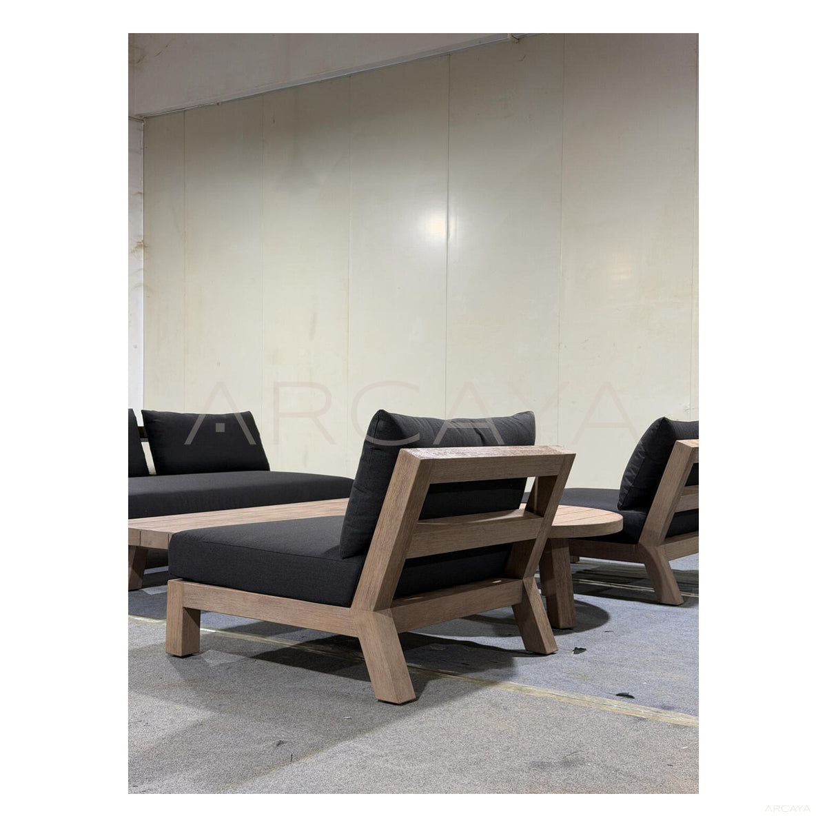 Merida Teak Outdoor Set in detail