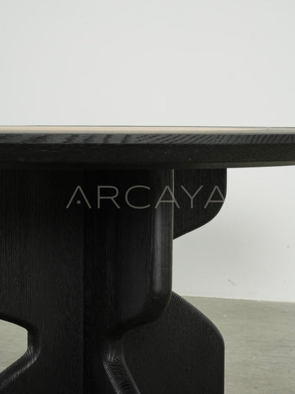 Old Money Style Dining Table - detail