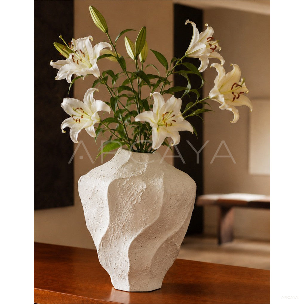 Handmade Plain White Ceramic Vase Bedroom in detail