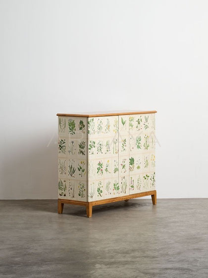 Yiduo Painted Panel Cabinet - scene
