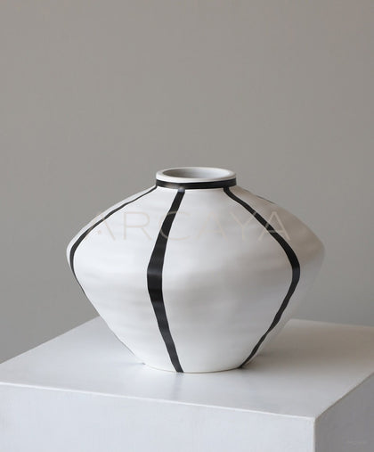 New Chinese Ceramic Vase Homestay - scene