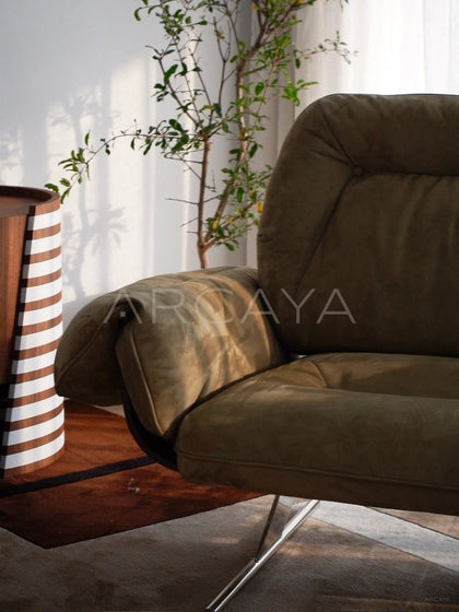 Yiduo Warm Wood Lounge Chair - detail