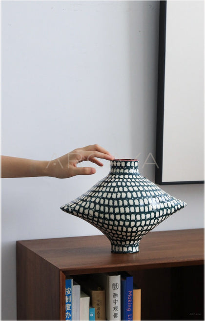 Dadan Jingdezhen Designer Art Vessel - scene
