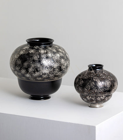 Black Gold Scale Pattern Sphere Vase - scene