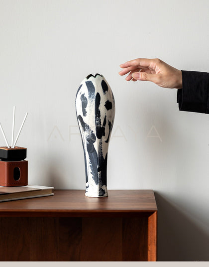 Dadan Hand Painted Ink Pattern Long Neck Vase - scene