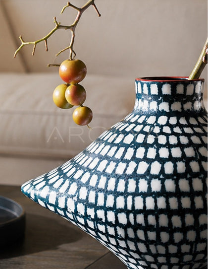Dadan Hand Painted Plaid Vase - scene