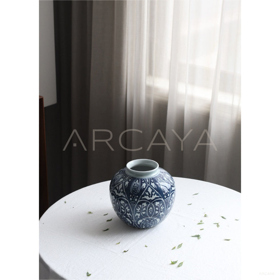 Blue White Porcelain Jar Vase Dining in detail