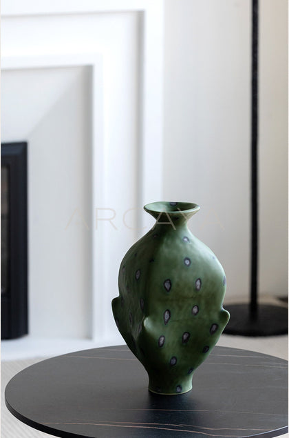Dadan Irregular Ceramic Vase - scene