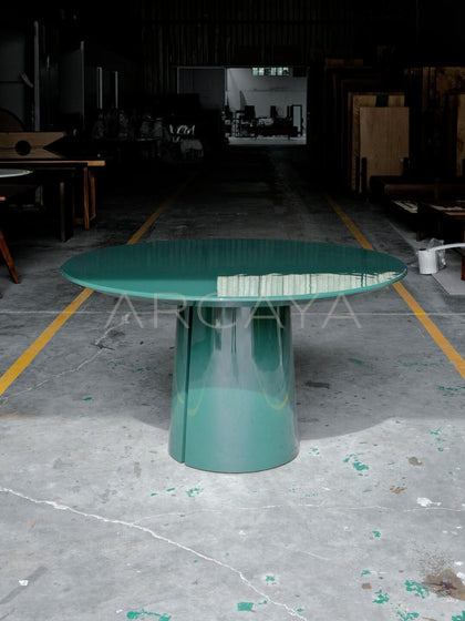 Solid Color Lacquered Round Dining Table - scene