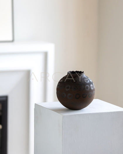 Dadan Hand Painted Terracotta Ring Vase - scene