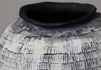 Jingdezhen Chinese Wabi Sabi Entryway Vase - scene