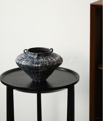 Dadan Hand Thrown Stoneware Art Vase - scene