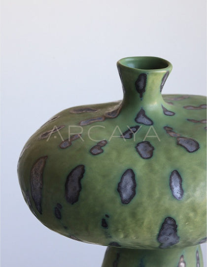Dadan Green Glaze Ceramic Vase - scene