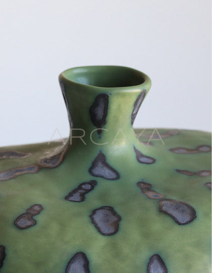 Dadan Green Glaze Ceramic Vase - scene