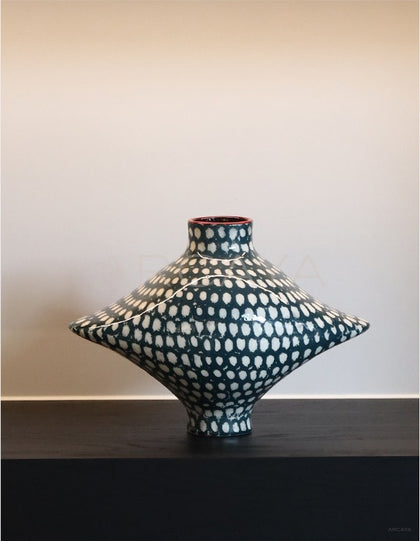 Dadan Geometric Diamond Ceramic Vase - scene