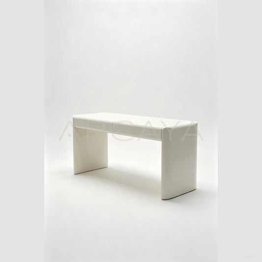Lacquered Writing Desk - scene