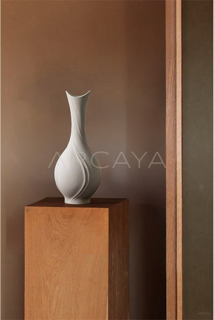 Song Aesthetic White Ceramic Vase - scene