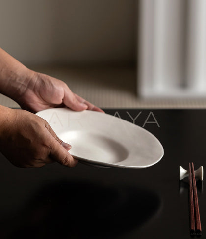 Amu Collab Cream Irregular Salad Plate - scene